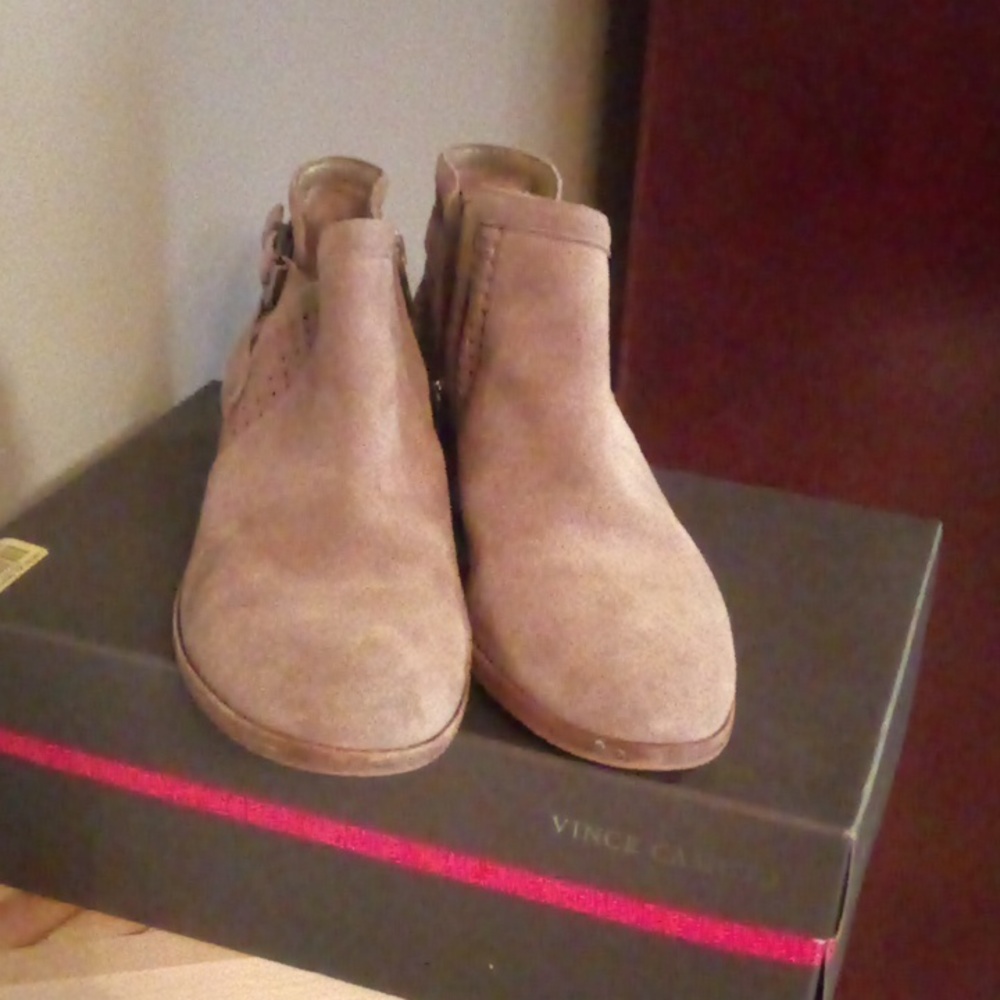 Women's Vince Camuto Pamma Foxy Suede Block Heel Booties. Size 8M. Color Tan.